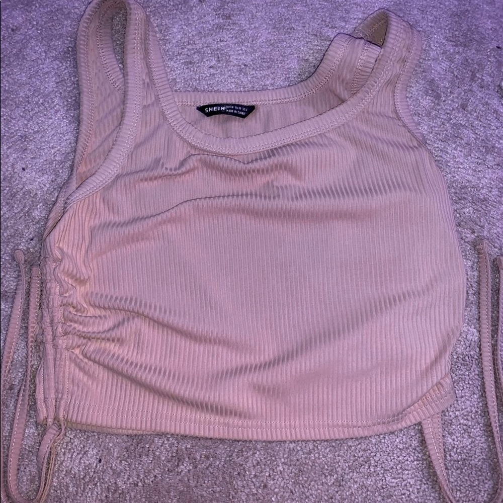 Only worn once, and great quality! To see actual color see second picture!